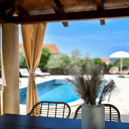 Wonderful Holiday House Bruno With Heated Pool Задар Экстерьер фото